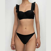 Traje de baño bikini sin espalda, acolchado y con escote en forma de corazón y volantes lisos